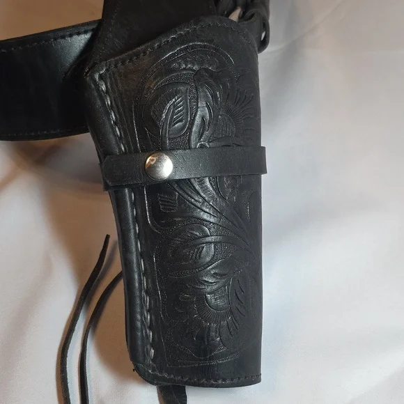 Gun Belt and Black Leather Holster - Picture 3 of 6